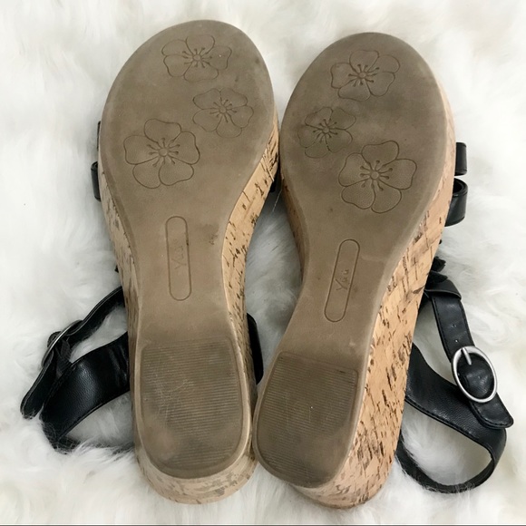 Yuu Roonie Floral Open Toe Wedge Sandals in Black - Picture 3 of 5